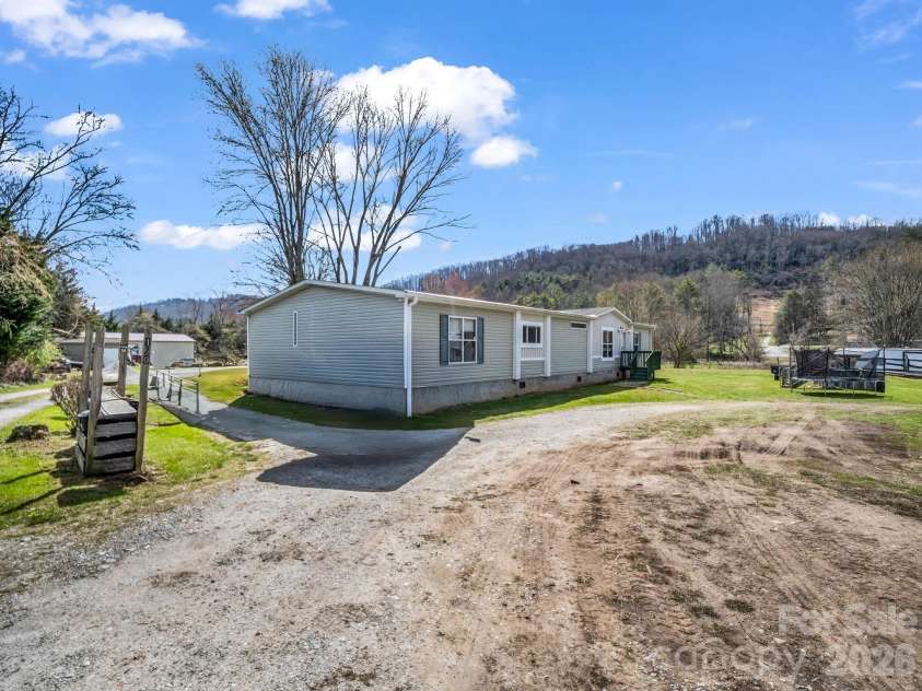 120 Quiet Stream Lane, Hendersonville, NC 28791.  MLS# CAR4360445, YatesRealty ID 9734. 