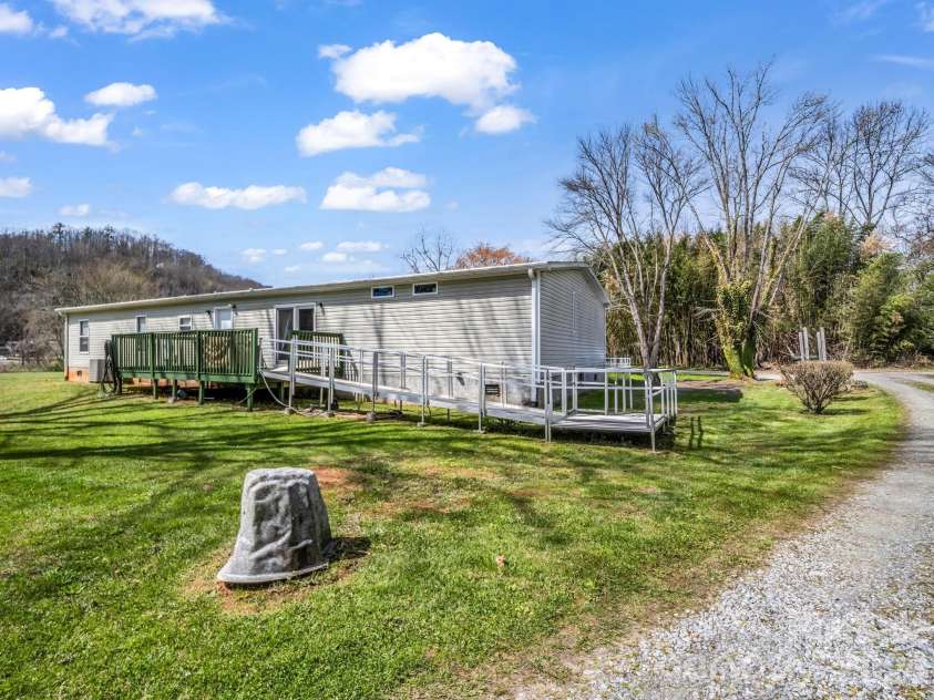 120 Quiet Stream Lane, Hendersonville, NC 28791.  MLS# CAR4360445, YatesRealty ID 9734. 