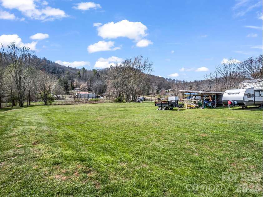 120 Quiet Stream Lane, Hendersonville, NC 28791.  MLS# CAR4360445, YatesRealty ID 9734. 