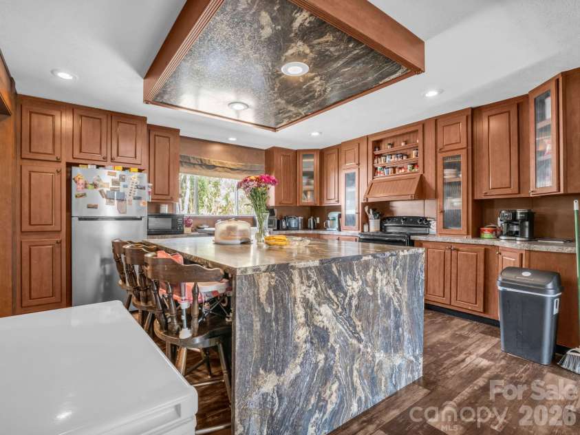 120 Quiet Stream Lane, Hendersonville, NC 28791.  MLS# CAR4360445, YatesRealty ID 9734. 