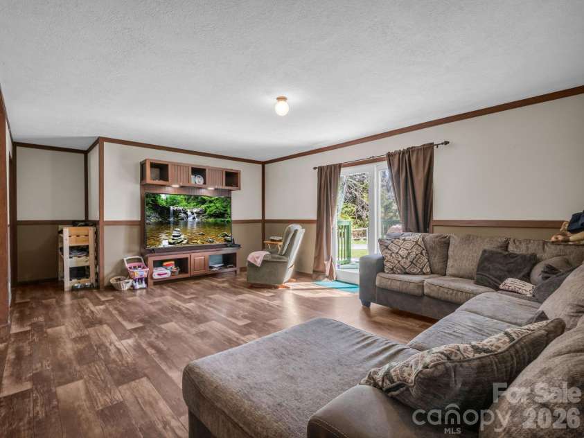 120 Quiet Stream Lane, Hendersonville, NC 28791.  MLS# CAR4360445, YatesRealty ID 9734. 