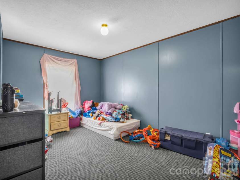 120 Quiet Stream Lane, Hendersonville, NC 28791.  MLS# CAR4360445, YatesRealty ID 9734. 