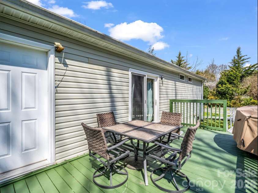 120 Quiet Stream Lane, Hendersonville, NC 28791.  MLS# CAR4360445, YatesRealty ID 9734. 