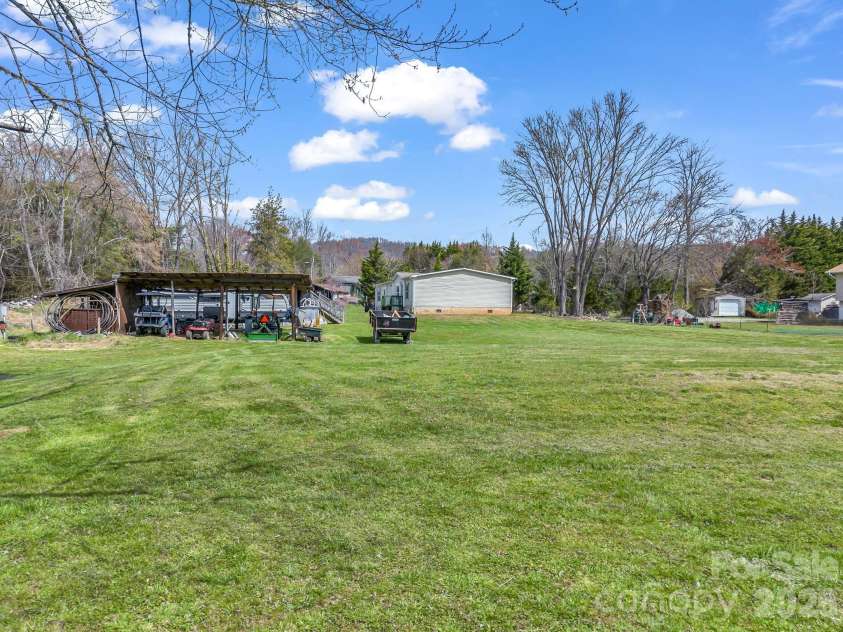120 Quiet Stream Lane, Hendersonville, NC 28791.  MLS# CAR4360445, YatesRealty ID 9734. 