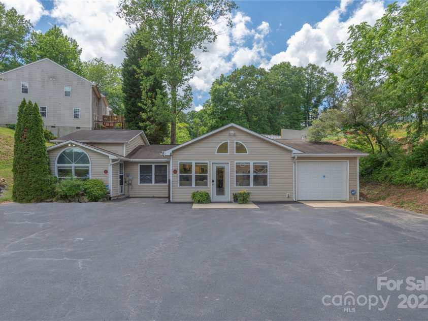 22 Park Terrace Drive, Clyde, NC 28721.  MLS# CAR4076320, YatesRealty ID 9734. 