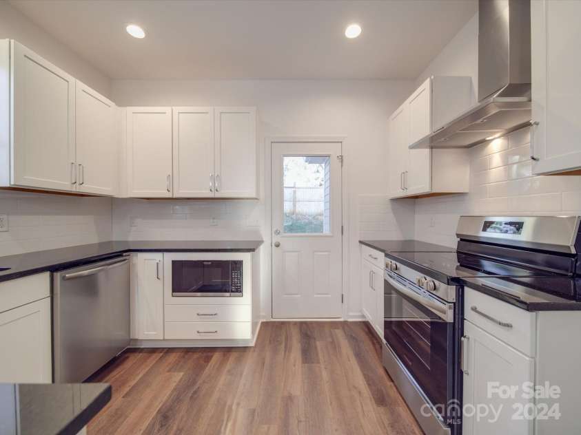 558 Geneva Circle, Gastonia, NC 28056.  MLS# CAR4186850, YatesRealty ID 9735. 