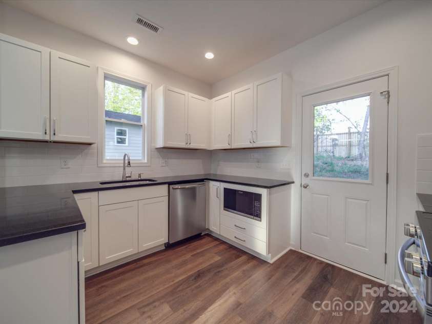 558 Geneva Circle, Gastonia, NC 28056.  MLS# CAR4186850, YatesRealty ID 9735. 