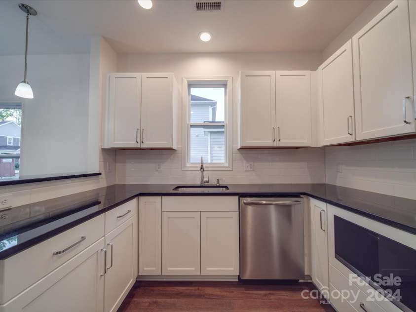 558 Geneva Circle, Gastonia, NC 28056.  MLS# CAR4186850, YatesRealty ID 9735. 