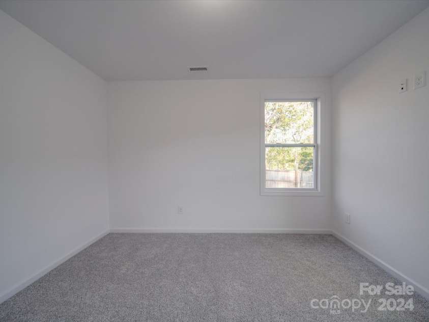 558 Geneva Circle, Gastonia, NC 28056.  MLS# CAR4186850, YatesRealty ID 9735. 