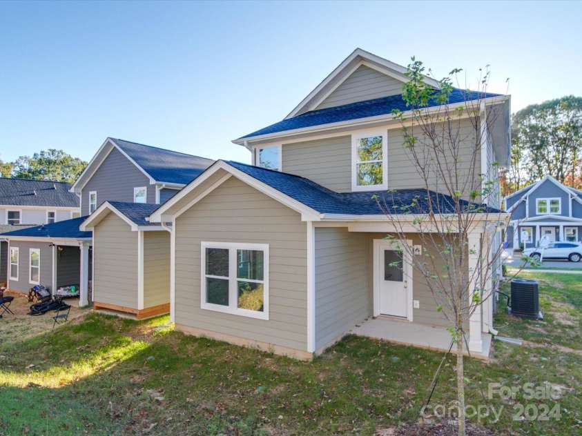 558 Geneva Circle, Gastonia, NC 28056.  MLS# CAR4186850, YatesRealty ID 9735. 