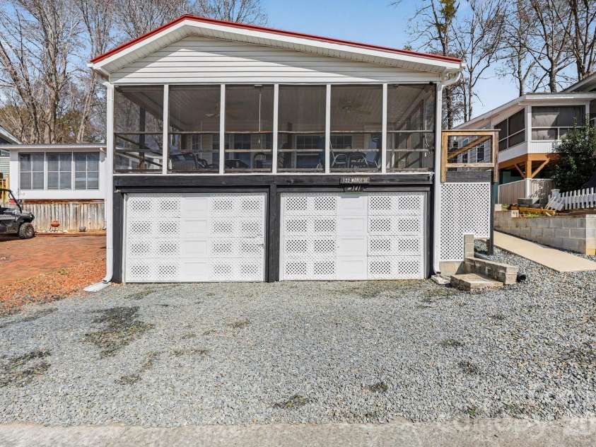 122 Maple Street, New London, NC 28127.  MLS# CAR4281600, YatesRealty ID 9737. 