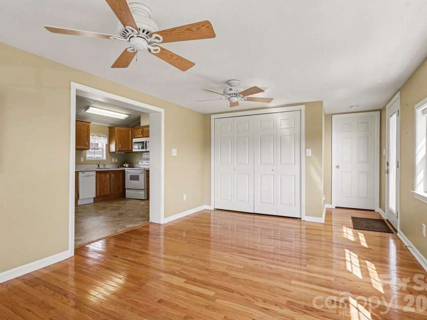 122 Maple Street, New London, NC 28127.  MLS# CAR4281600, YatesRealty ID 9737. 
