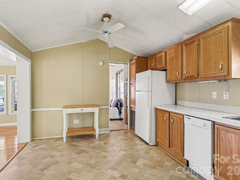 122 Maple Street, New London, NC 28127.  MLS# CAR4281600, YatesRealty ID 9737. 