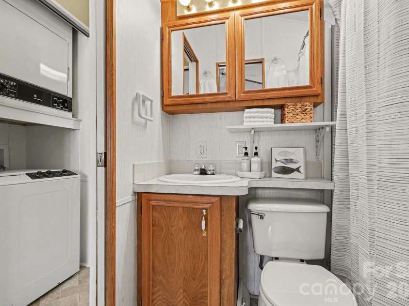 122 Maple Street, New London, NC 28127.  MLS# CAR4281600, YatesRealty ID 9737. 