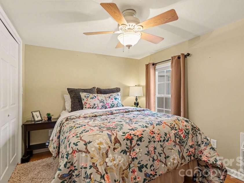 122 Maple Street, New London, NC 28127.  MLS# CAR4281600, YatesRealty ID 9737. 
