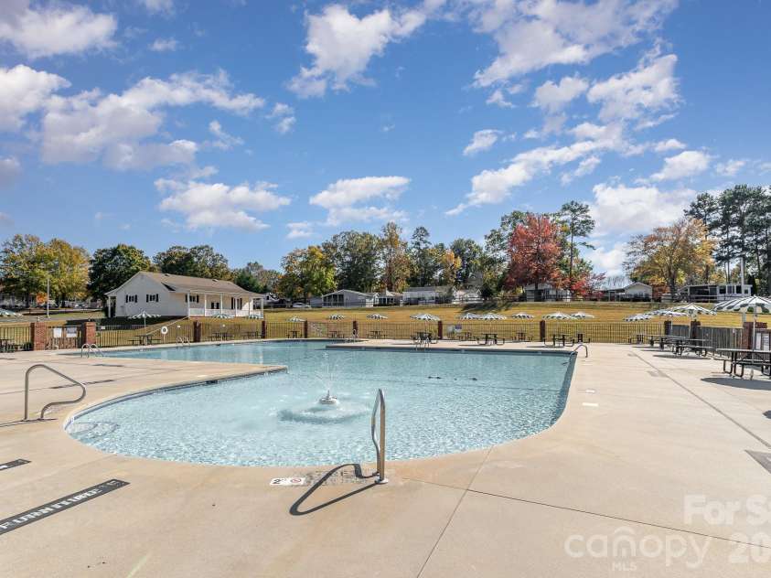 122 Maple Street, New London, NC 28127.  MLS# CAR4281600, YatesRealty ID 9737. 