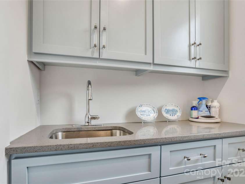 211 Killian Road, Stanley, NC 28164.  MLS# CAR4316871, YatesRealty ID 9737. 