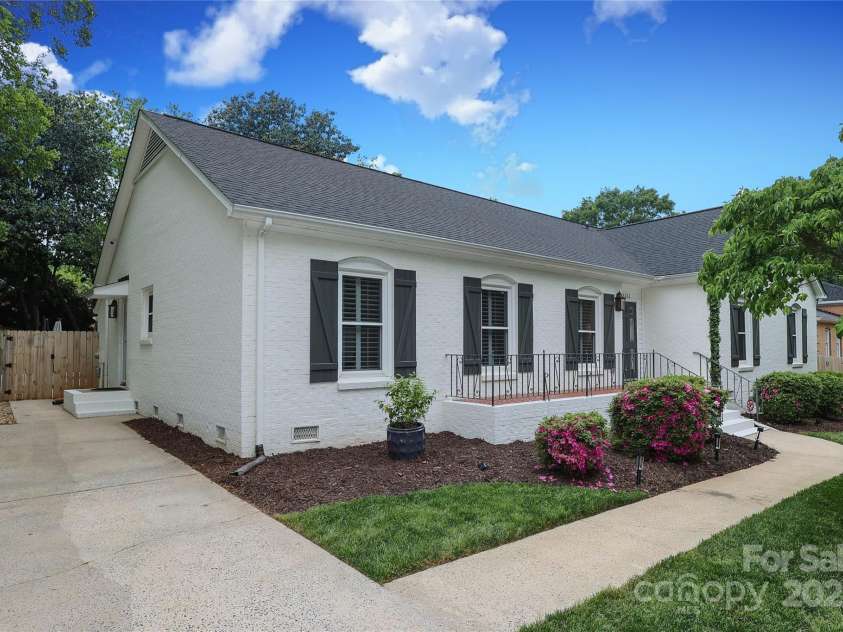 6036 Sharon Acres Road, Charlotte, NC 28210.  MLS# CAR4243092, YatesRealty ID 9738. 