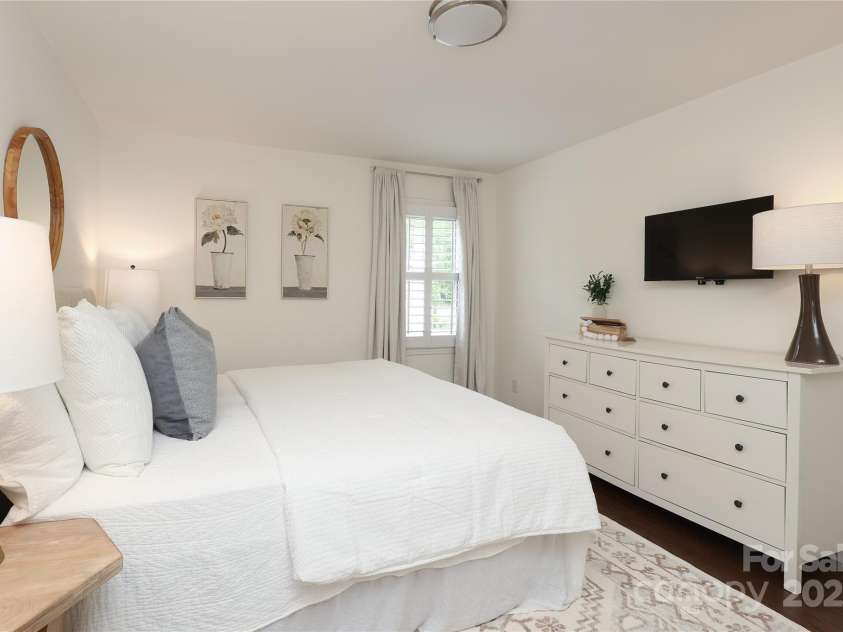 6036 Sharon Acres Road, Charlotte, NC 28210.  MLS# CAR4243092, YatesRealty ID 9738. 