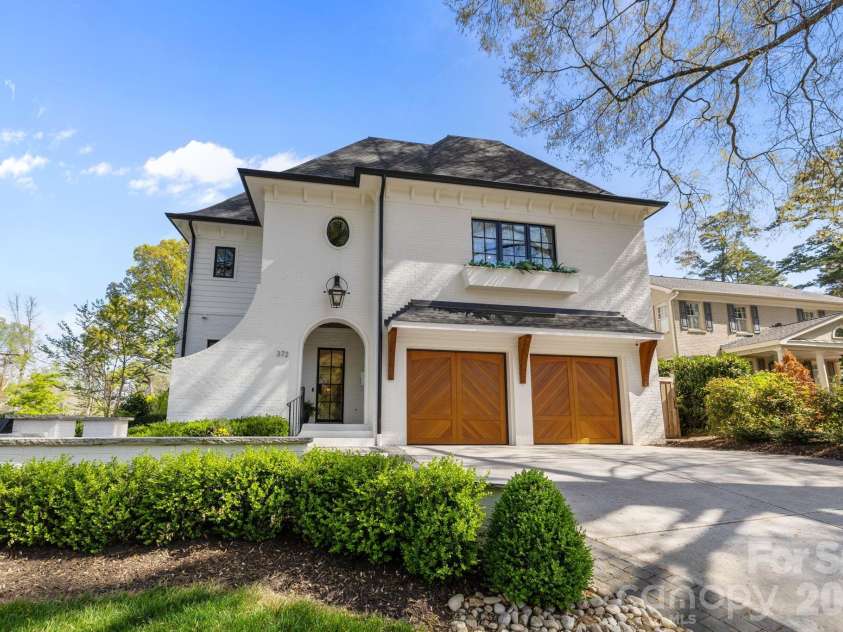 372 Hillside Avenue, Charlotte, NC 28209.  MLS# CAR4365456, YatesRealty ID 9739. 
