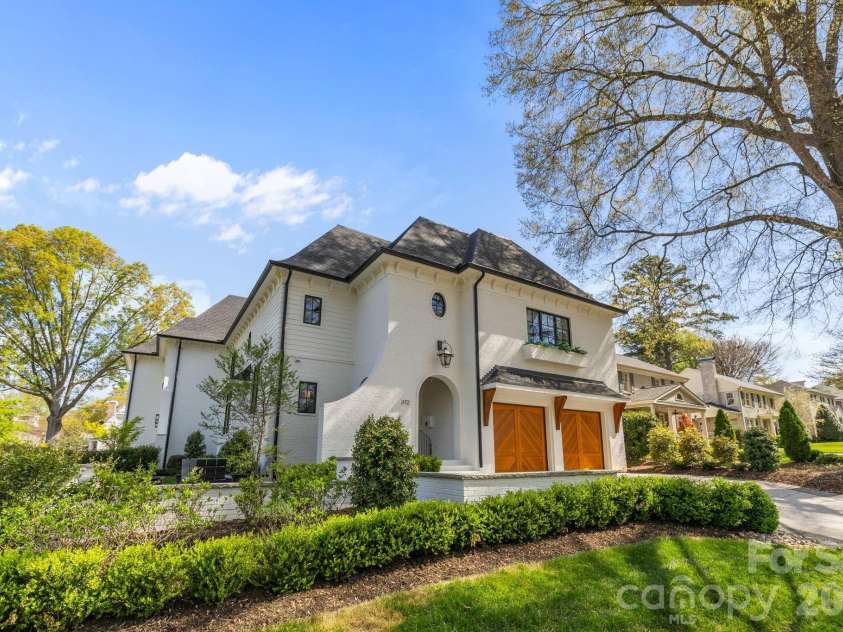 372 Hillside Avenue, Charlotte, NC 28209.  MLS# CAR4365456, YatesRealty ID 9739. 