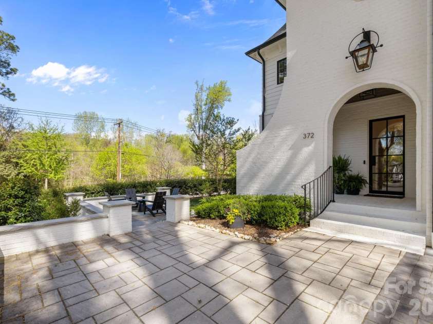 372 Hillside Avenue, Charlotte, NC 28209.  MLS# CAR4365456, YatesRealty ID 9739. 