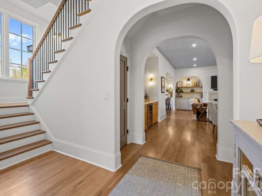 372 Hillside Avenue, Charlotte, NC 28209.  MLS# CAR4365456, YatesRealty ID 9739. 