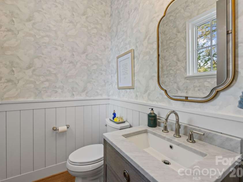 372 Hillside Avenue, Charlotte, NC 28209.  MLS# CAR4365456, YatesRealty ID 9739. 