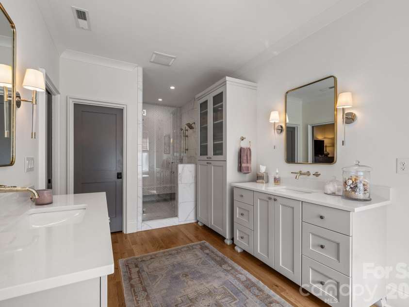 372 Hillside Avenue, Charlotte, NC 28209.  MLS# CAR4365456, YatesRealty ID 9739. 