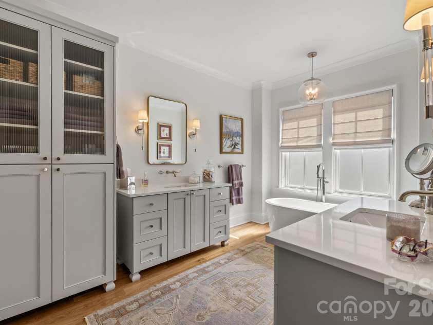 372 Hillside Avenue, Charlotte, NC 28209.  MLS# CAR4365456, YatesRealty ID 9739. 