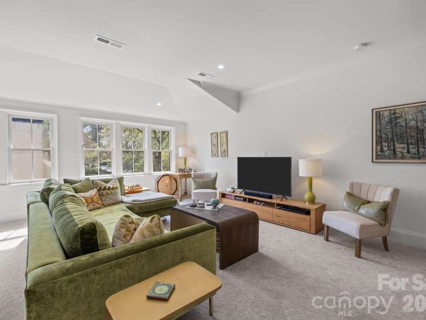 372 Hillside Avenue, Charlotte, NC 28209.  MLS# CAR4365456, YatesRealty ID 9739. 