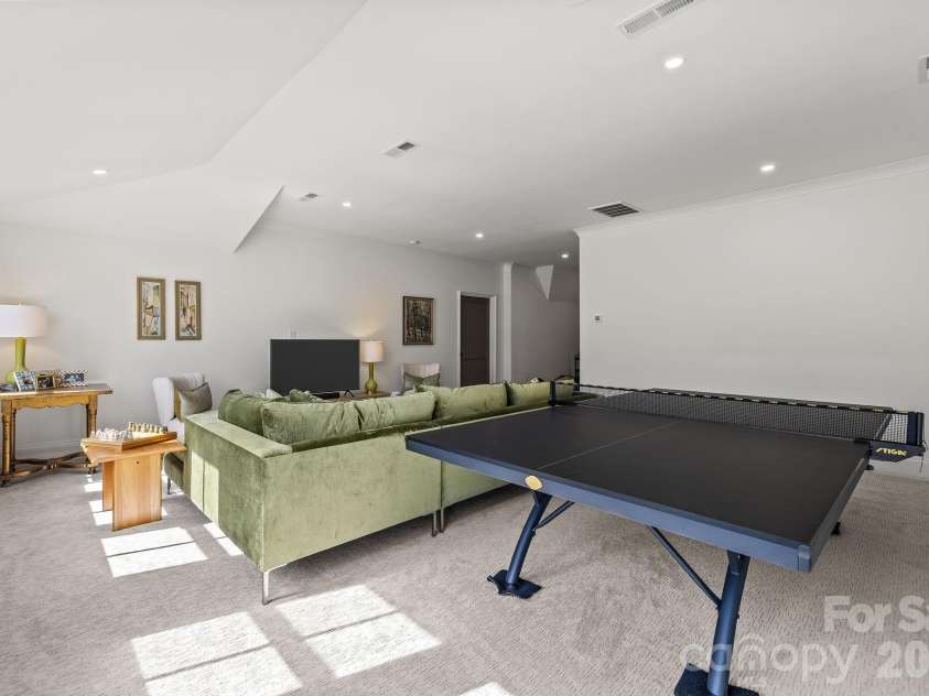 372 Hillside Avenue, Charlotte, NC 28209.  MLS# CAR4365456, YatesRealty ID 9739. 