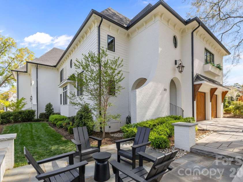 372 Hillside Avenue, Charlotte, NC 28209.  MLS# CAR4365456, YatesRealty ID 9739. 