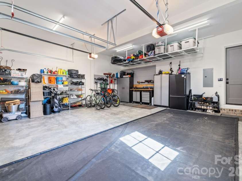 372 Hillside Avenue, Charlotte, NC 28209.  MLS# CAR4365456, YatesRealty ID 9739. 