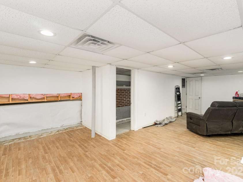 106 16th Street, Kannapolis, NC 28081.  MLS# CAR4223843, YatesRealty ID 974. Bonus Room in the Basement