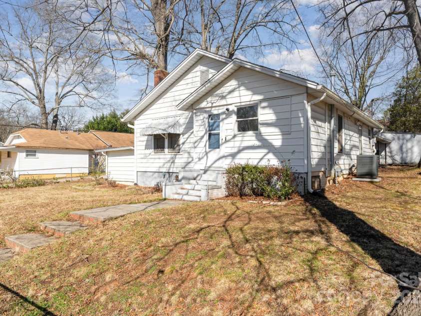 106 16th Street, Kannapolis, NC 28081.  MLS# CAR4223843, YatesRealty ID 974. Front of Home