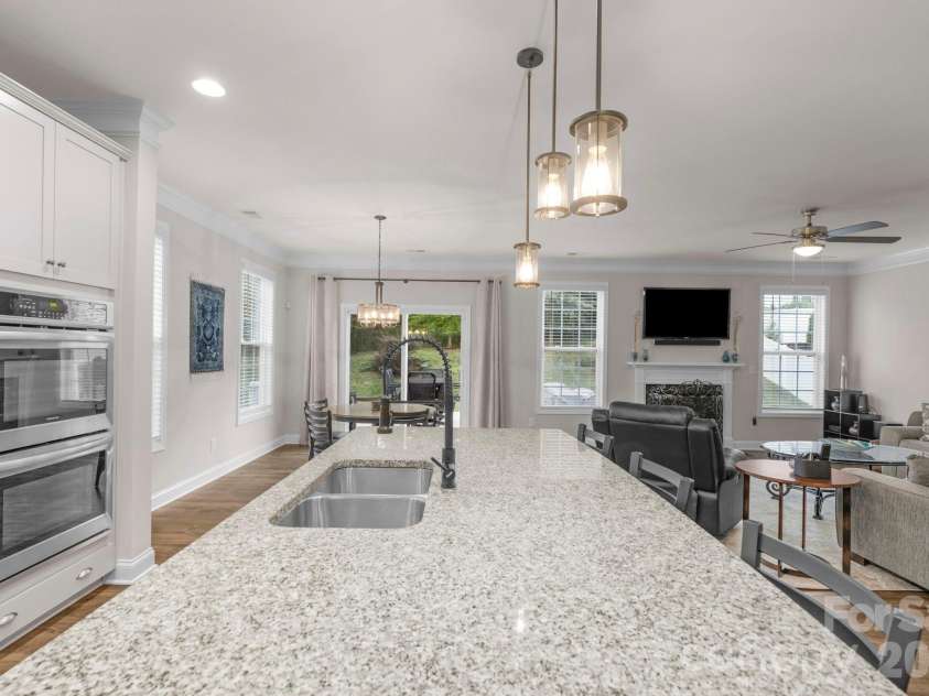 236 Robinwood Lane, Lake Wylie, SC 29710.  MLS# CAR4276831, YatesRealty ID 9740. 