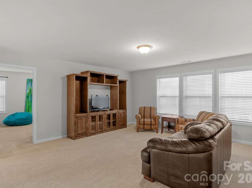 236 Robinwood Lane, Lake Wylie, SC 29710.  MLS# CAR4276831, YatesRealty ID 9740. 