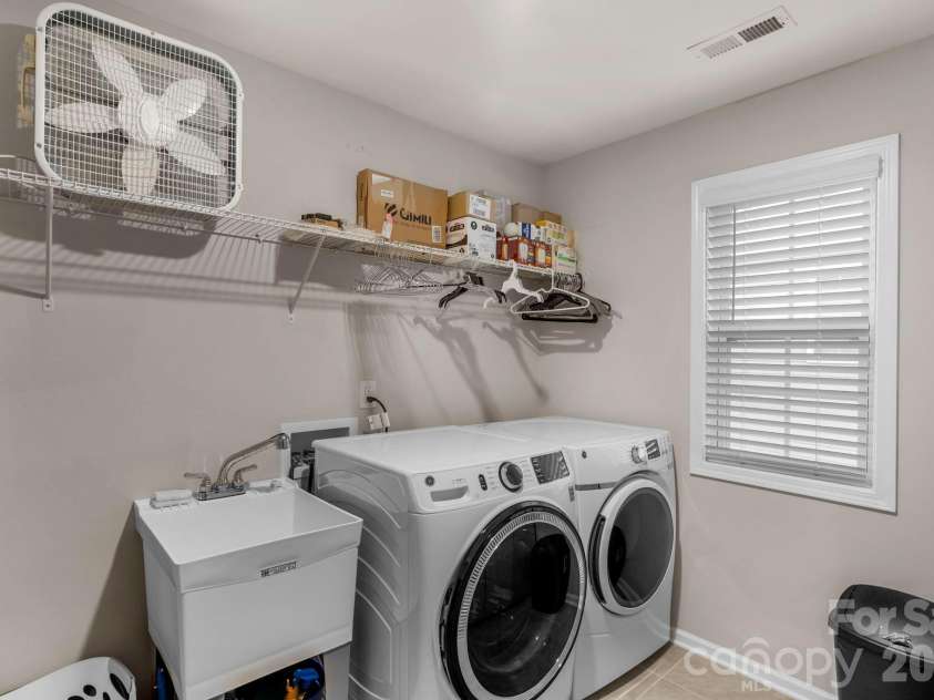 236 Robinwood Lane, Lake Wylie, SC 29710.  MLS# CAR4276831, YatesRealty ID 9740. 