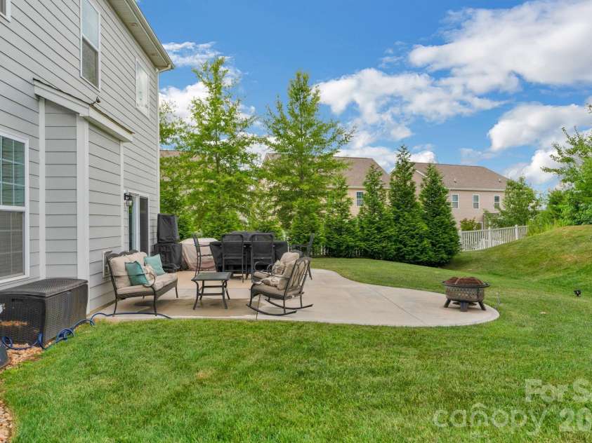 236 Robinwood Lane, Lake Wylie, SC 29710.  MLS# CAR4276831, YatesRealty ID 9740. 