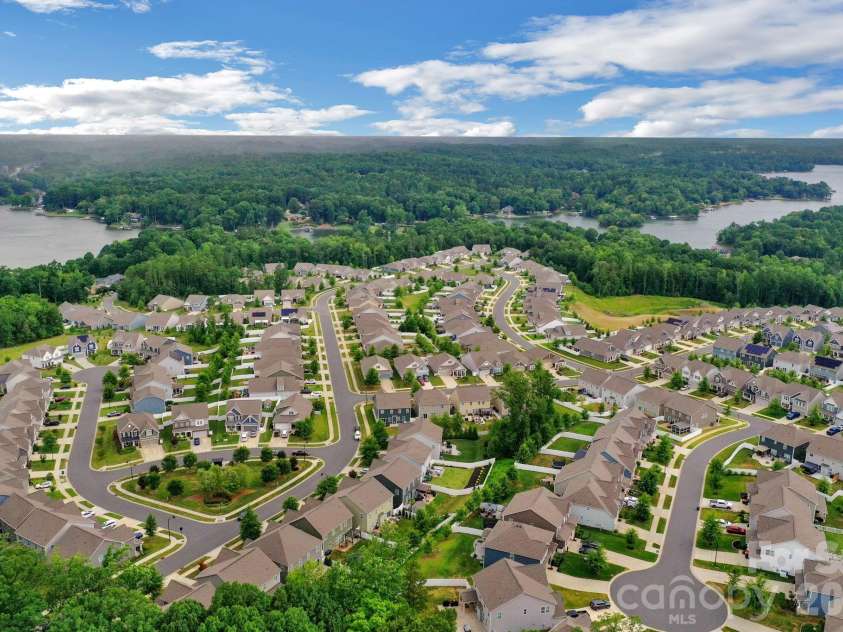 236 Robinwood Lane, Lake Wylie, SC 29710.  MLS# CAR4276831, YatesRealty ID 9740. 