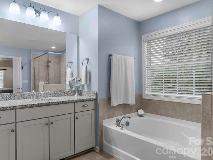 236 Robinwood Lane, Lake Wylie, SC 29710.  MLS# CAR4276831, YatesRealty ID 9740. Primary Bath