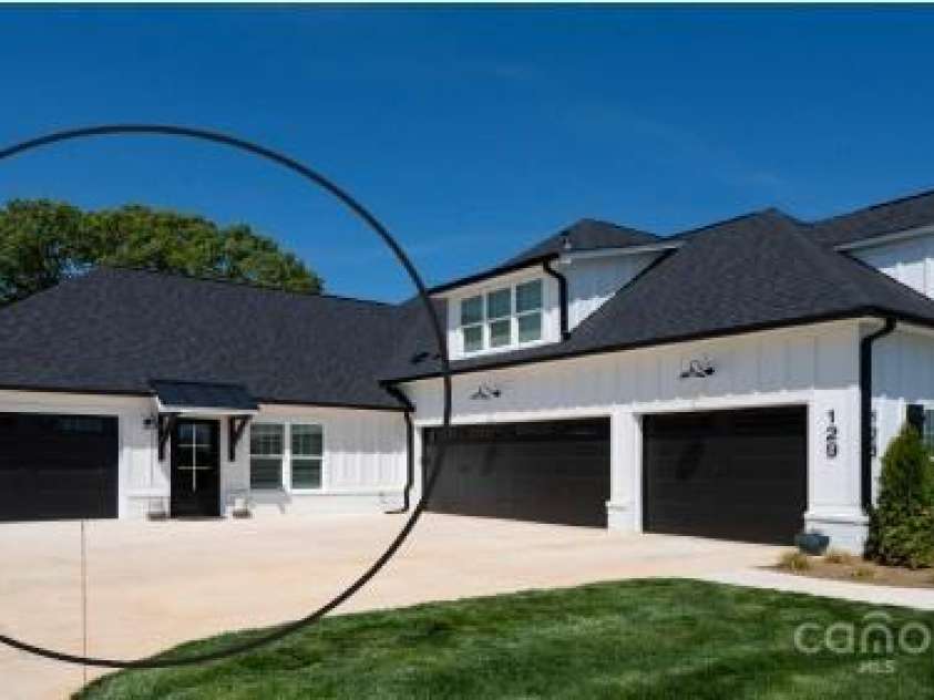 129 Ryleigh Dan Place, Mooresville, NC 28115.  MLS# CAR4222614, YatesRealty ID 9741. 4 Car Garage. ADU/Apartment. Attached but separate
