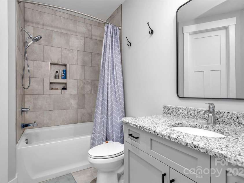 129 Ryleigh Dan Place, Mooresville, NC 28115.  MLS# CAR4222614, YatesRealty ID 9741. Full Bath w/ direct access to Bedroom 4