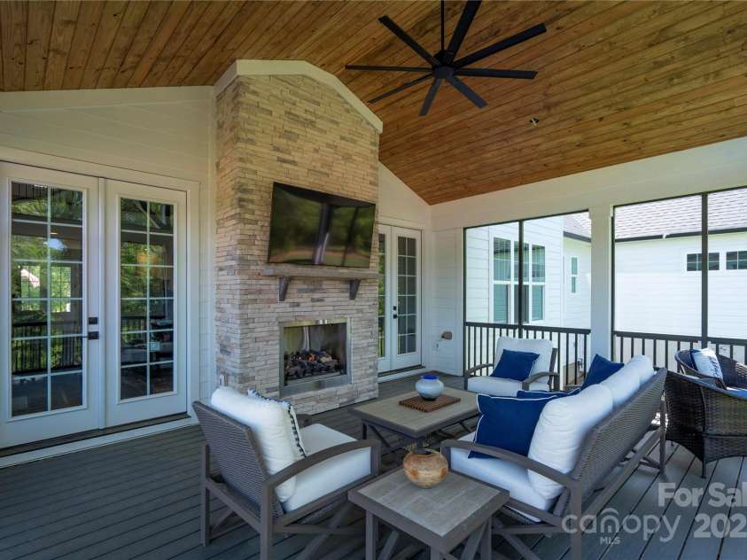 129 Ryleigh Dan Place, Mooresville, NC 28115.  MLS# CAR4222614, YatesRealty ID 9741. Outdoor Gas Fireplace