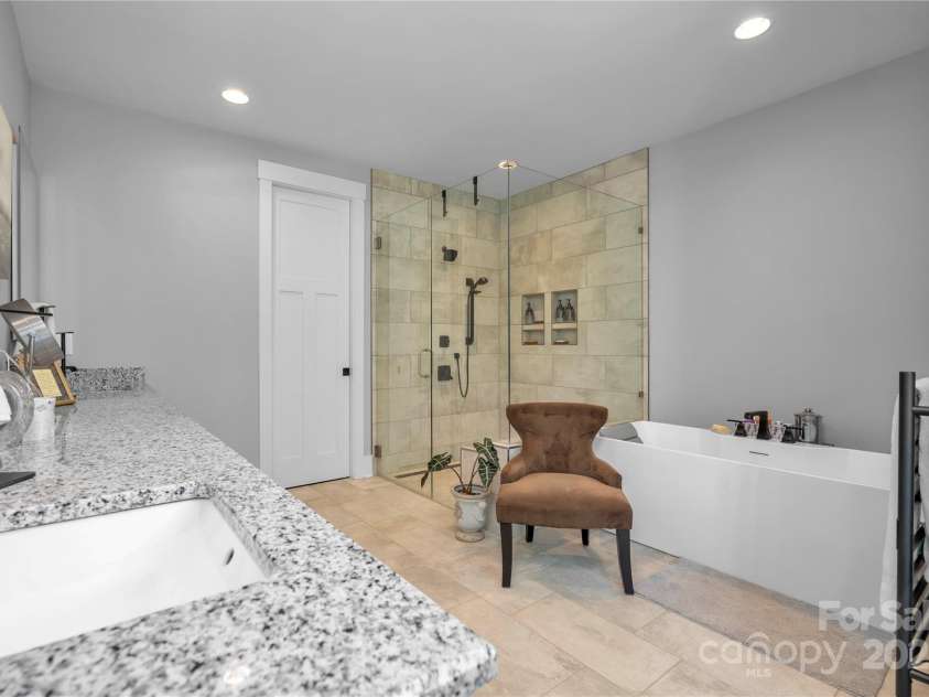 129 Ryleigh Dan Place, Mooresville, NC 28115.  MLS# CAR4222614, YatesRealty ID 9741. Primary Bathroom