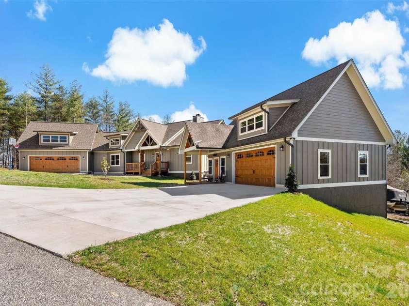 207 Lake Crest Drive, Nebo, NC 28761.  MLS# CAR4365353, YatesRealty ID 9741. 