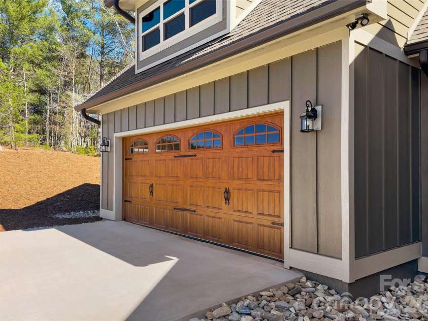 207 Lake Crest Drive, Nebo, NC 28761.  MLS# CAR4365353, YatesRealty ID 9741. 