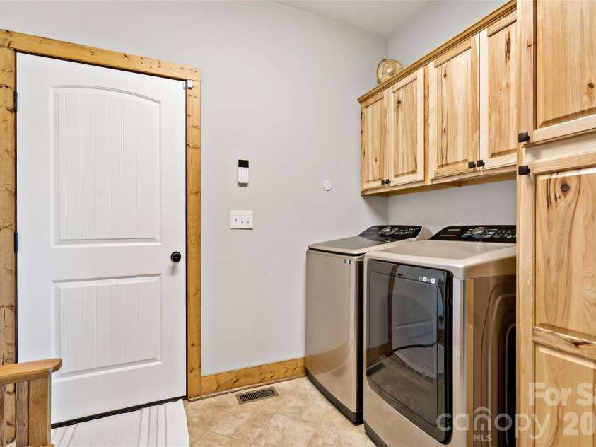 207 Lake Crest Drive, Nebo, NC 28761.  MLS# CAR4365353, YatesRealty ID 9741. 