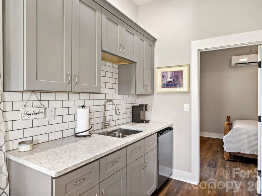 207 Lake Crest Drive, Nebo, NC 28761.  MLS# CAR4365353, YatesRealty ID 9741. 